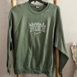 Gildan Nike, size XL, green